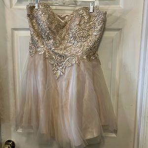 Beautiful champagne colored homecoming dress!